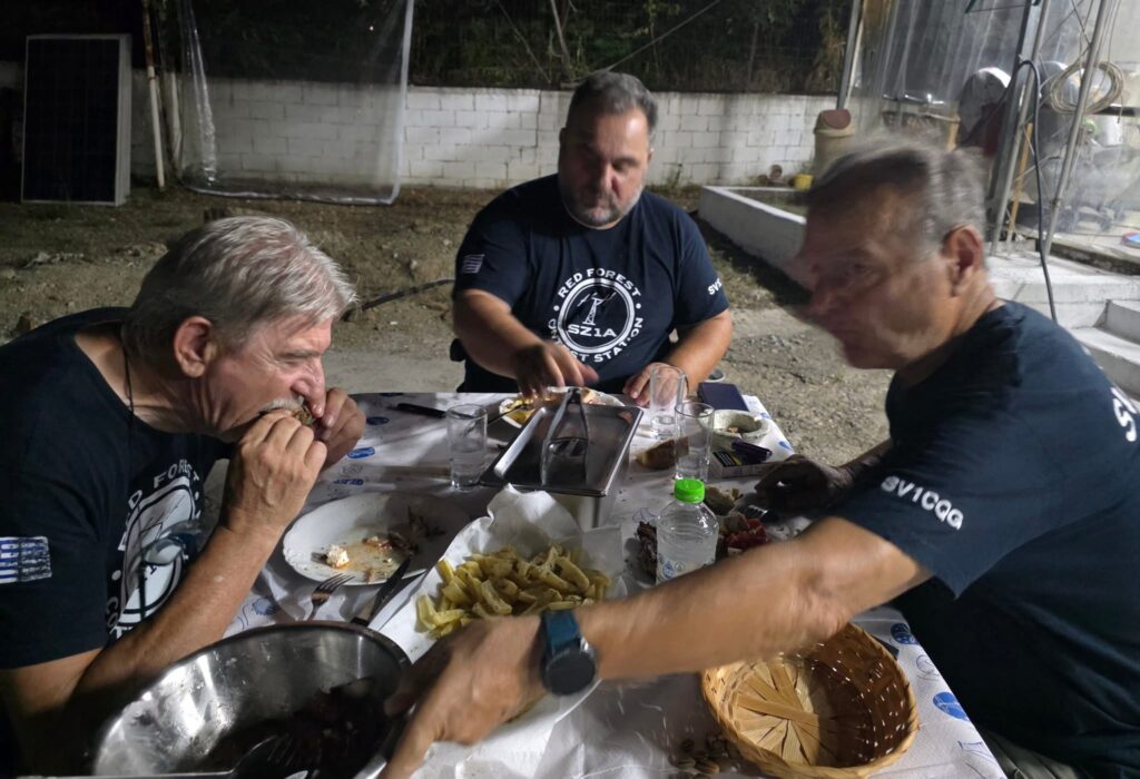 Thanasis, SV1CQK; Kostas, SV1DPI; Kostas, SV1CQG.